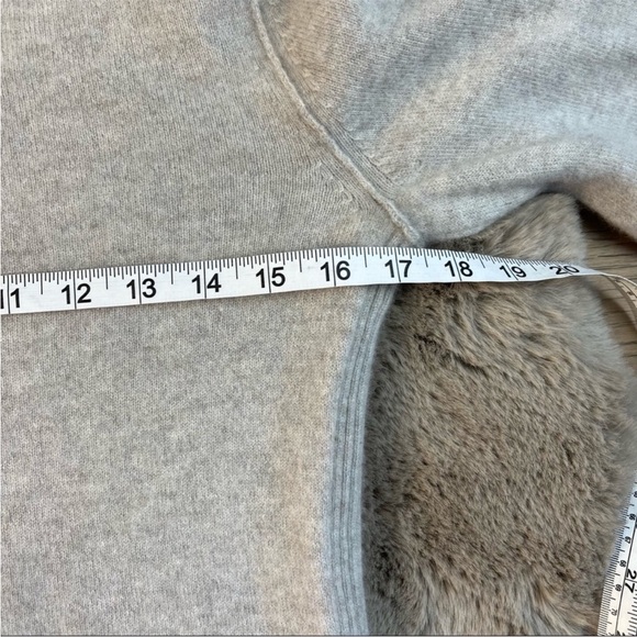 Club Monaco | Italian Cashmere Crew Neck in Grey Size XS - Picture 7 of 10